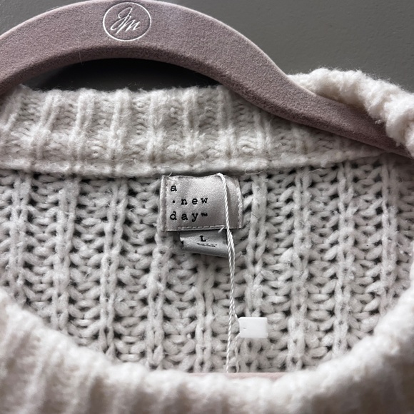 White Scoop Neck Knit Sweater - Picture 3 of 4